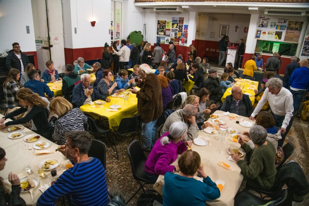 Tavolata conviviale con cucina etiope eritrea e genovese